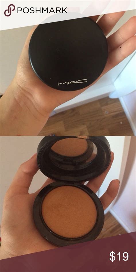 mac mineralize skinfinish bronzer.